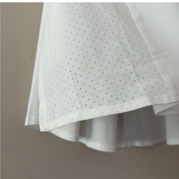 Spanx Get Moving Skort 17" Booty Boost Short White Womens Size M - Picture 8 of 12